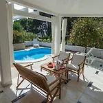 In Molat With Pool Ferienhaus