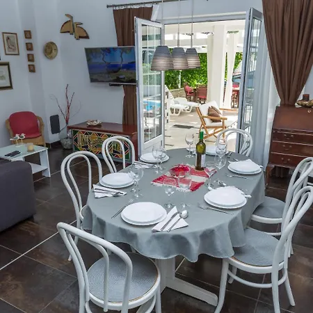 Spacious In Molat With Pool Brgulje