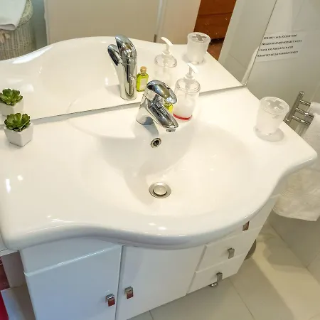 Spacious In Molat With Pool Vikendica *