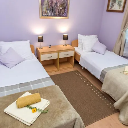 Vikendica Spacious In Molat With Pool