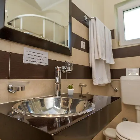 Vakantiehuis Spacious In Molat With Pool *