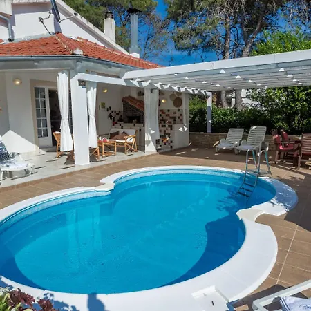 Spacious In Molat With Pool Vikendica