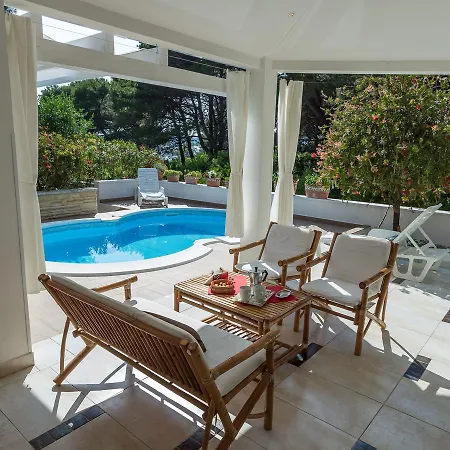 Vakantiehuis Spacious In Molat With Pool *