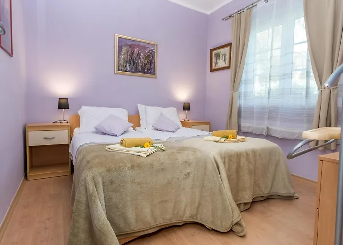 بيت للعطل In Molat With Pool