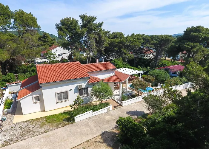 بيت للعطل In Molat With Pool *