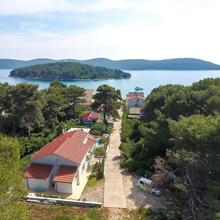 Дом отдыха In Molat With Pool