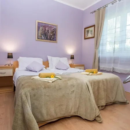 Дом отдыха In Molat With Pool
