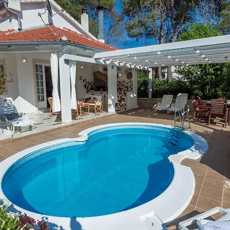 In Molat With Pool Дом отдыха *