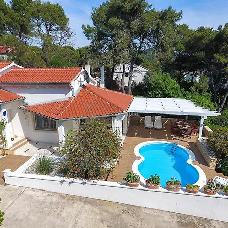 Nyaraló In Molat With Pool
