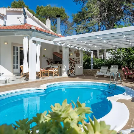 Holiday home Spacious In Molat With Pool *