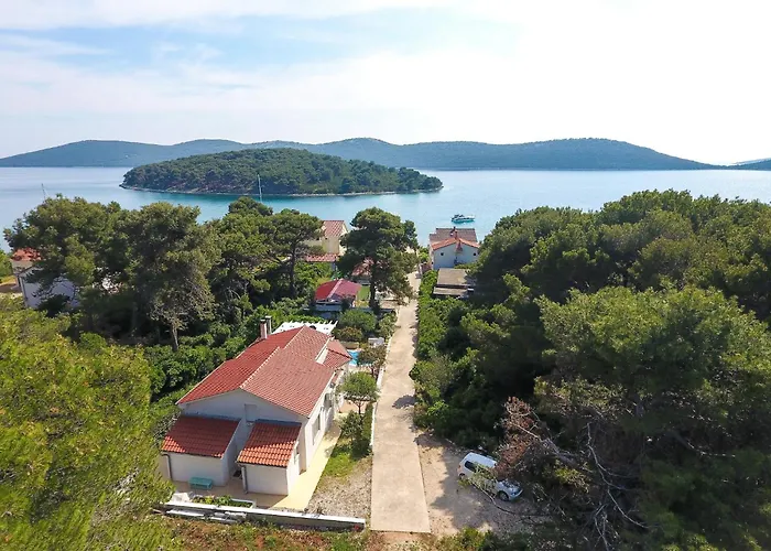 Nyaraló In Molat With Pool