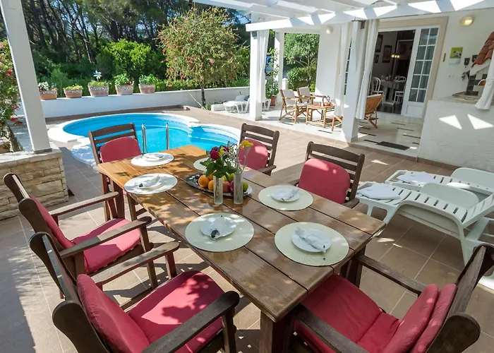 Nyaraló In Molat With Pool Brgulje