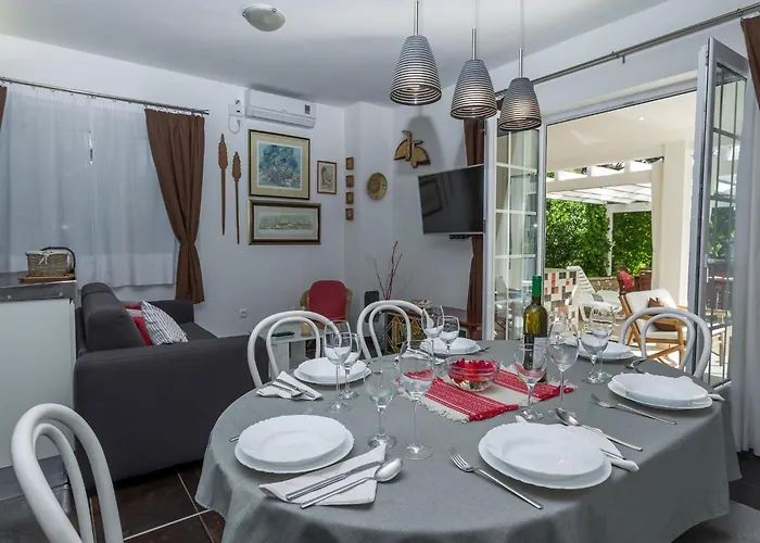 In Molat With Pool Nyaraló Brgulje