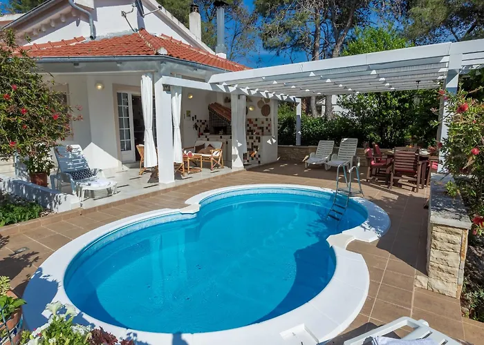 In Molat With Pool Nyaraló *