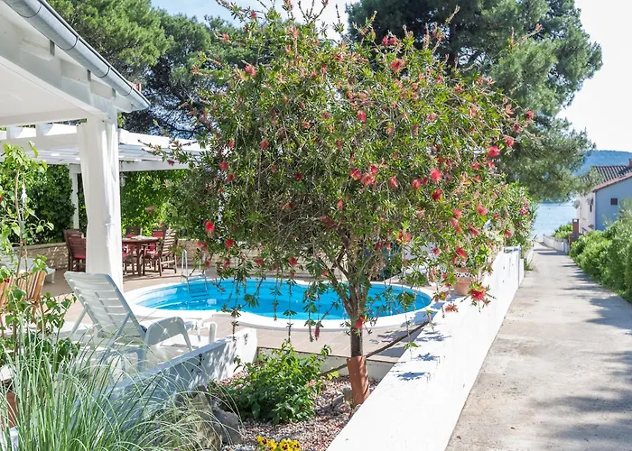 Nyaraló In Molat With Pool *